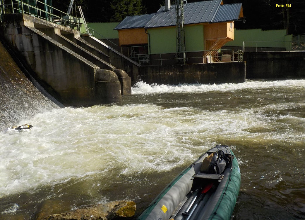 rkm. 17,7 Malá přehrada pod soutokem s Rotavou