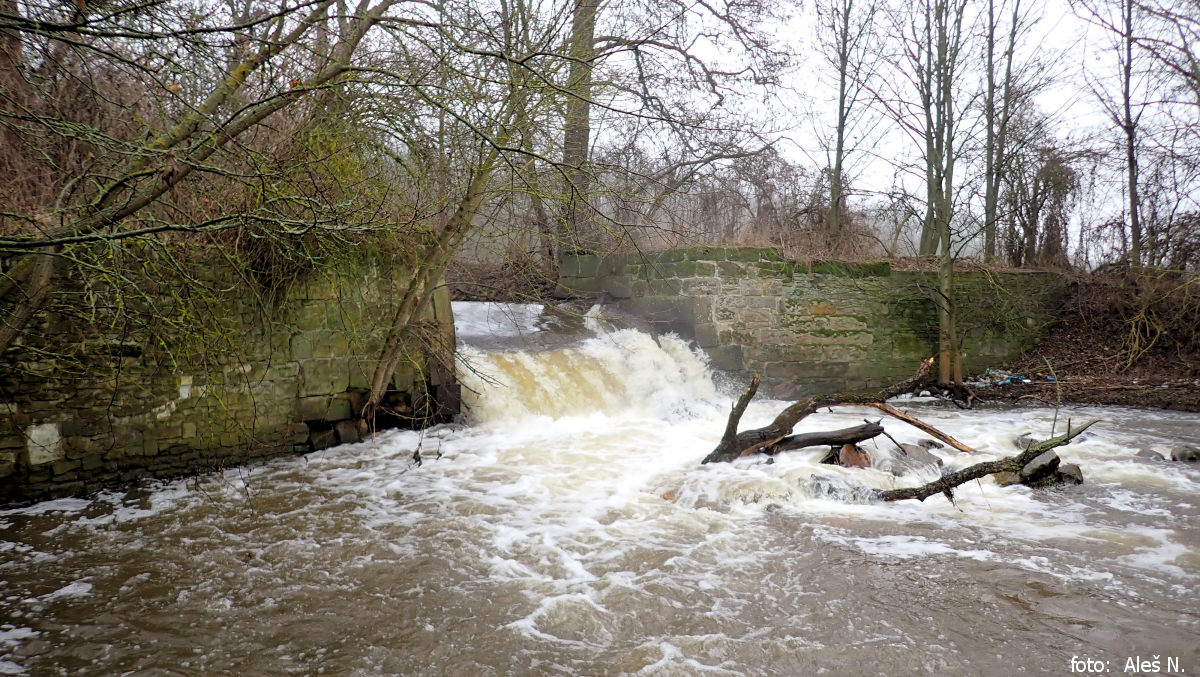 rkm. 6 Jez pod Bítozevsí 02/2026, stav 3 m3/s v Postoloprtech
