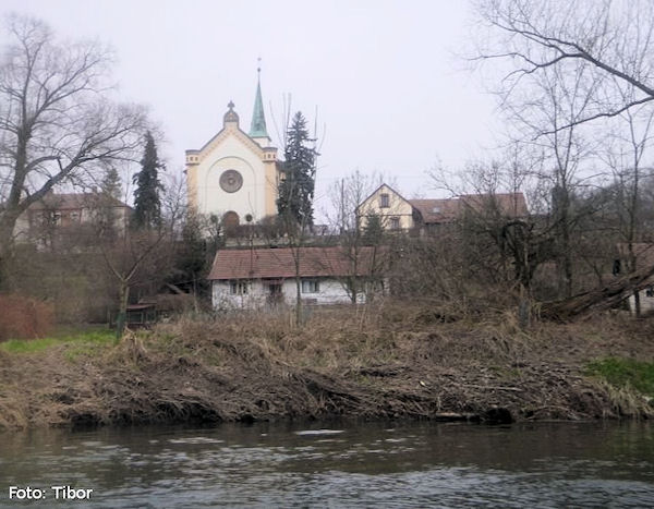 Kostel ve Dvakačovicích Kostel ve Dvakačovicích