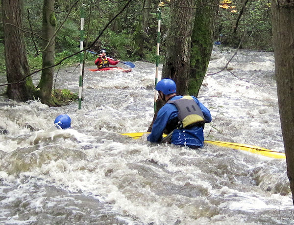 Nabalená loď na strom v posledním brankovišti Nabalená loď na strom v posledním brankovišti