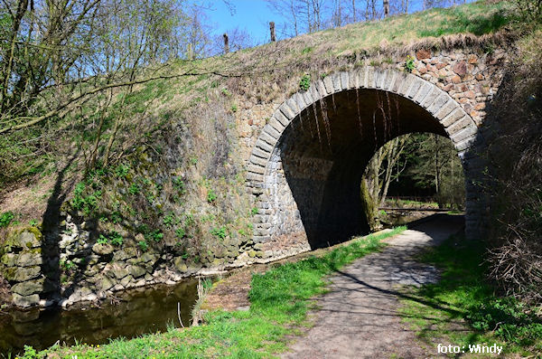 ř. km 8,4 - viadukt v Dobroníně