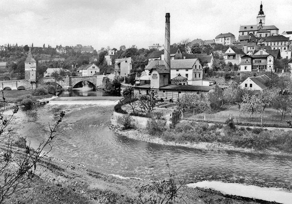 Historická fotografie jezu na ř. km 44,9 ve Stříbře Historická fotografie jezu na ř. km 44,9 ve Stříbře