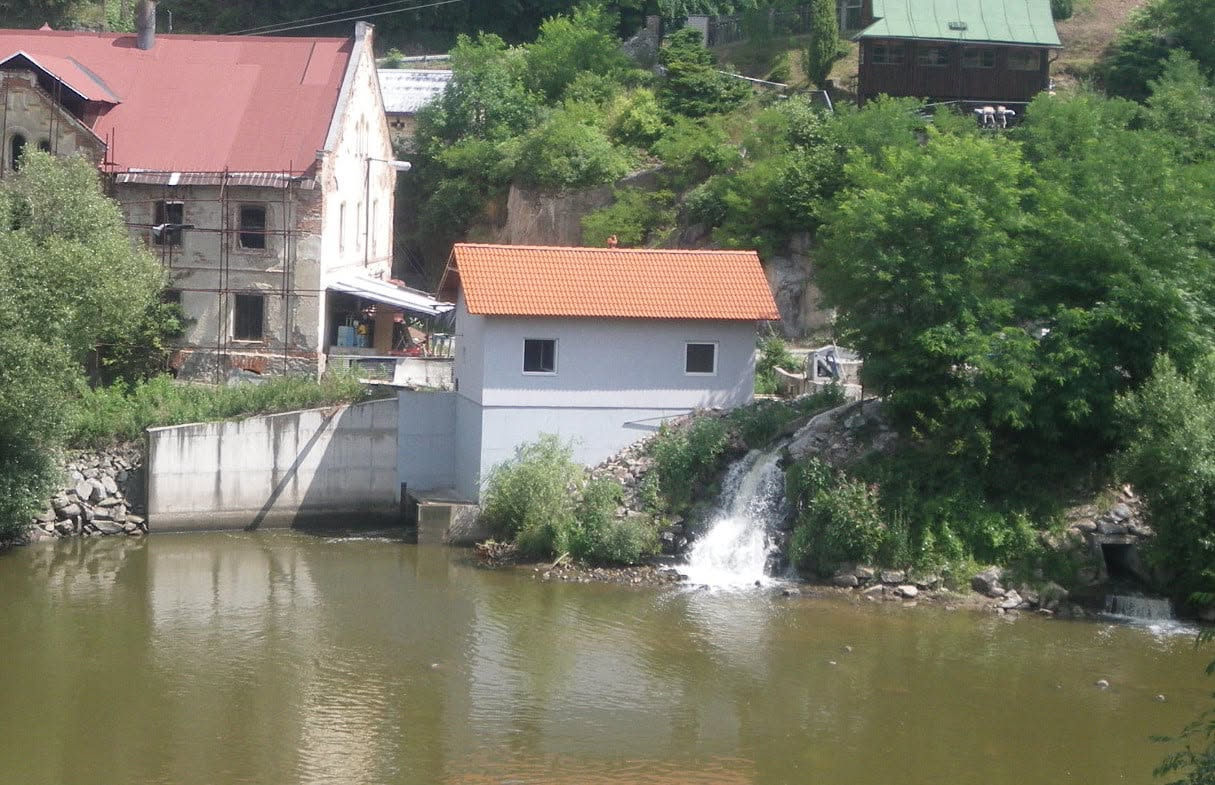 Jalový přepad před elektrárnou na Sázavě