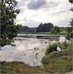 Jezero Zabrodzie, v pozadí kemp