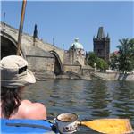 Karlův most spojuje Malou Stranu a Staré Město